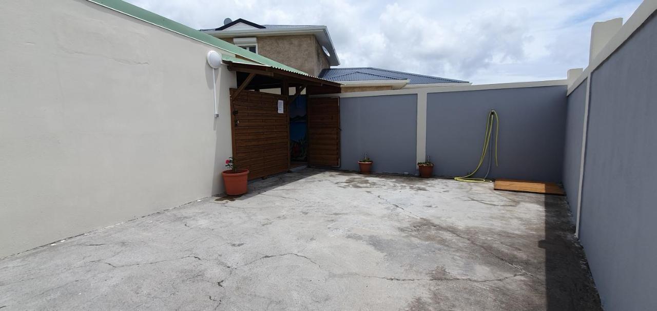 "Chez Claudia "Charmant Logement Avec Jacuzzi Privatif En Toute Intimite Sur Belle Terrasse Exterieure En Bois Et Piscine Courcelles Eksteriør bilde